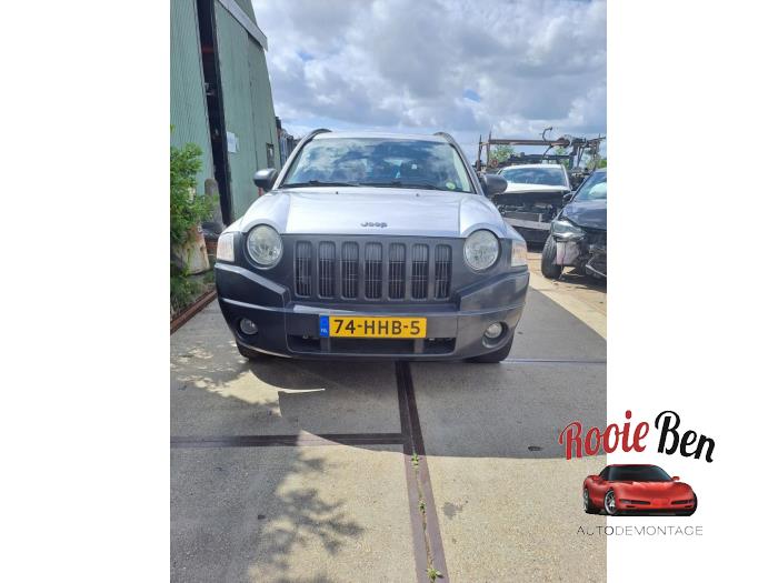 Jeep Compass I 2.4 16V 4x4 Skrotfordon (2008, GRIJS)