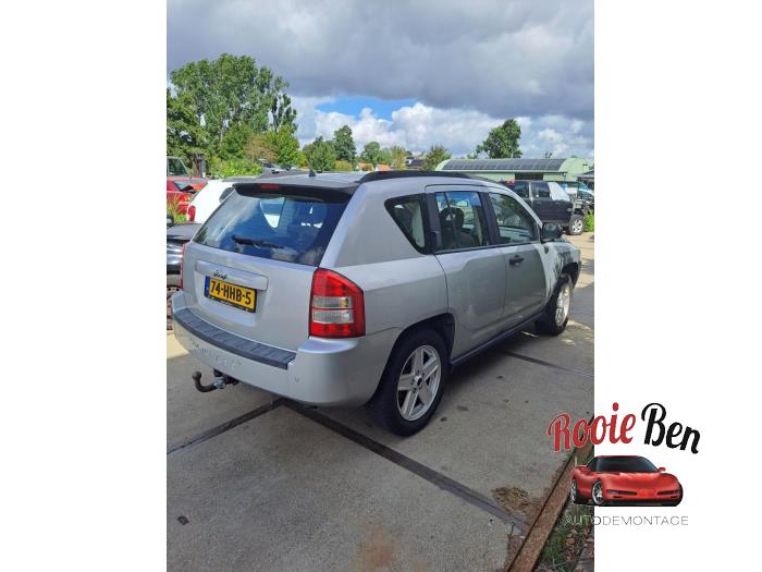 Jeep Compass I 2.4 16V 4x4 Skrotfordon (2008, GRIJS)