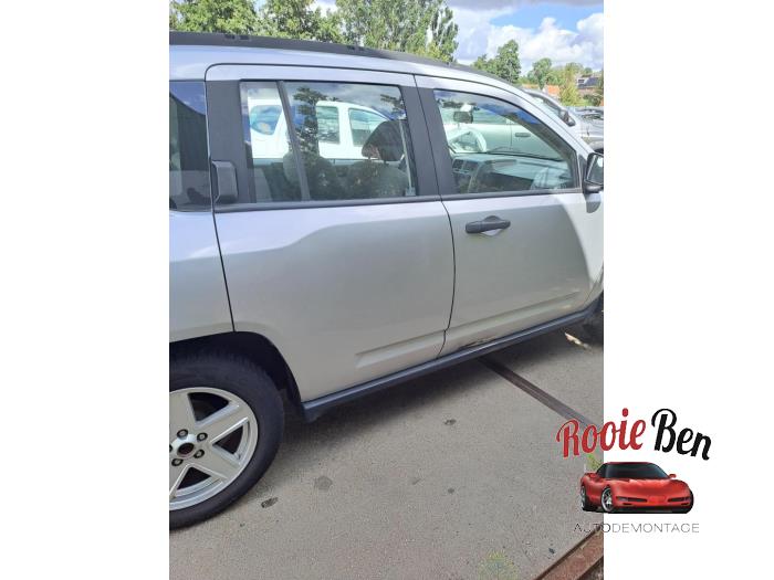 Jeep Compass I 2.4 16V 4x4 Skrotfordon (2008, GRIJS)