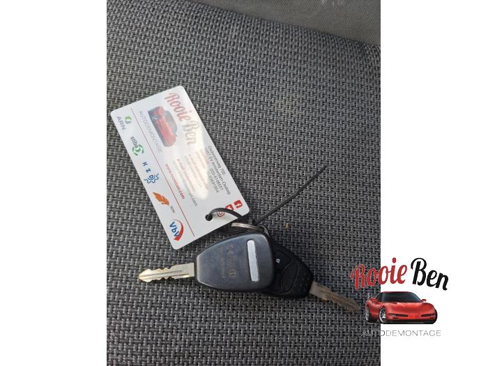 Jeep Compass I 2.4 16V 4x4 Skrotfordon (2008, GRIJS)