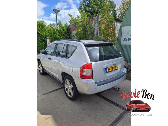 Jeep Compass I 2.4 16V 4x4 Skrotfordon (2008, GRIJS)