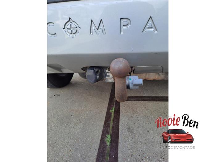 Jeep Compass I 2.4 16V 4x4 Skrotfordon (2008, GRIJS)