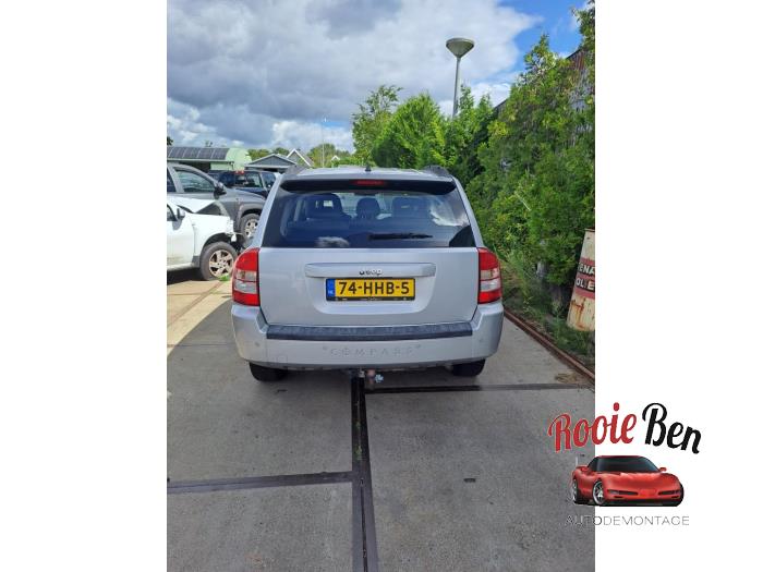 Jeep Compass I 2.4 16V 4x4 Skrotfordon (2008, GRIJS)