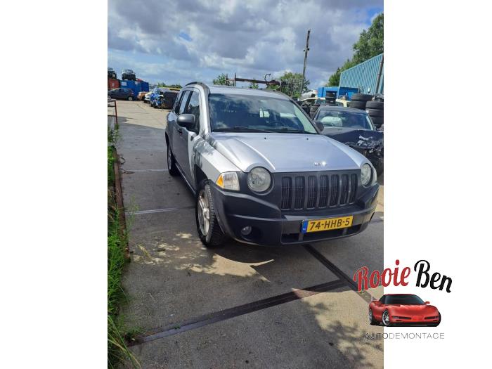 Jeep Compass I 2.4 16V 4x4 Skrotfordon (2008, GRIJS)
