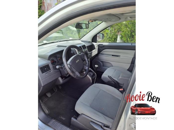 Jeep Compass I 2.4 16V 4x4 Skrotfordon (2008, GRIJS)