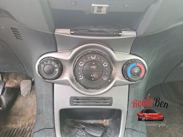 Ford Fiesta 6 1.25 16V Skrotfordon (2009, WIT)