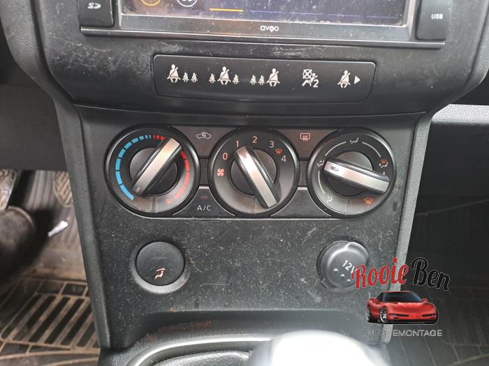 Nissan Qashqai 1.6 16V Skadat fordon (2007, ZWART)