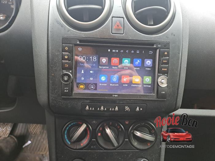 Nissan Qashqai 1.6 16V Skadat fordon (2007, ZWART)