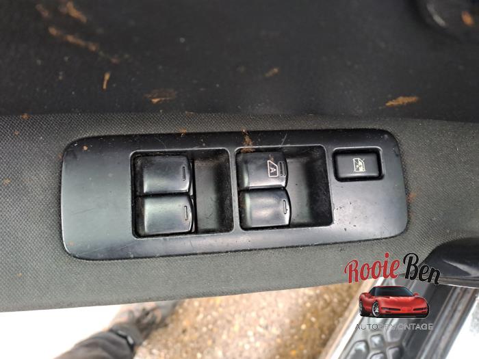 Nissan Qashqai 1.6 16V Skadat fordon (2007, ZWART)