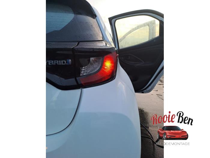 Toyota Yaris IV 1.5 12V Hybrid 115 Sloopvoertuig (2021, Wit)