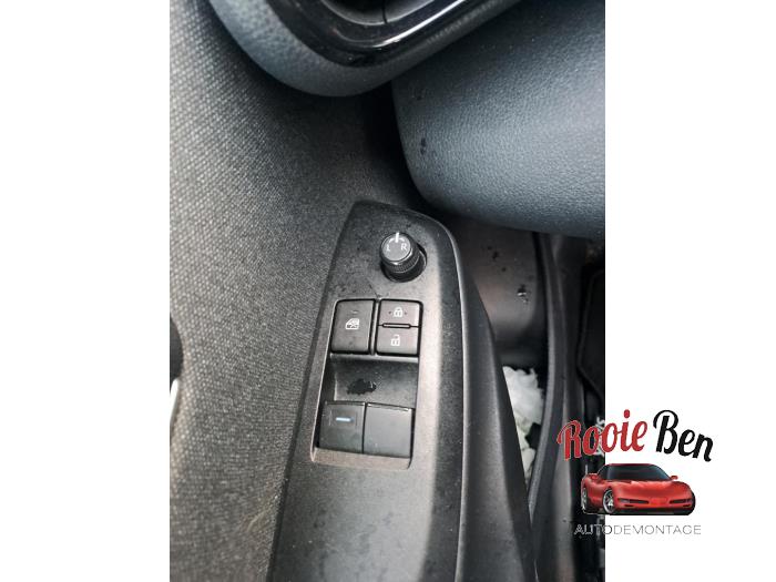 Toyota Yaris IV 1.5 12V Hybrid 115 Sloopvoertuig (2021, Wit)