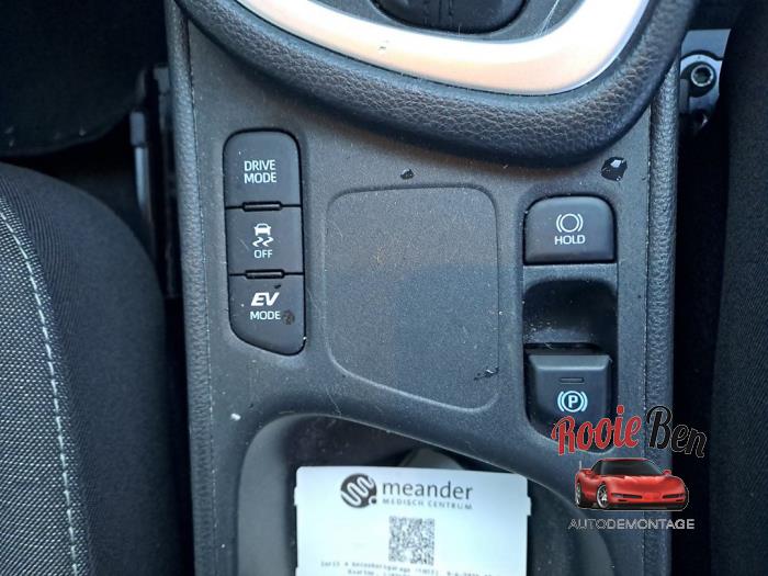 Toyota Yaris IV 1.5 12V Hybrid 115 Sloopvoertuig (2021, Wit)