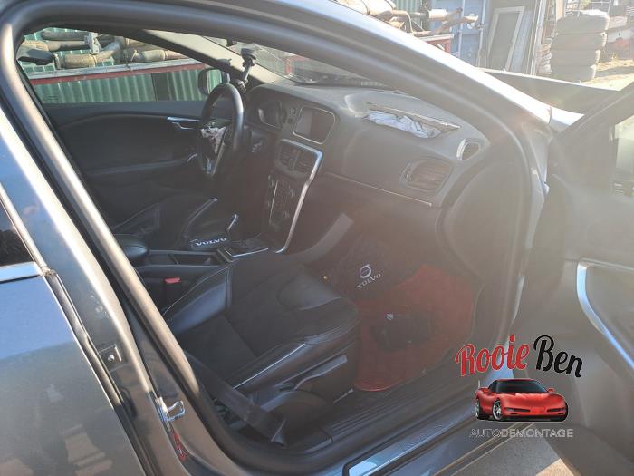 Volvo V40 2.0 D3 16V Sloopvoertuig (2018, Grijs)