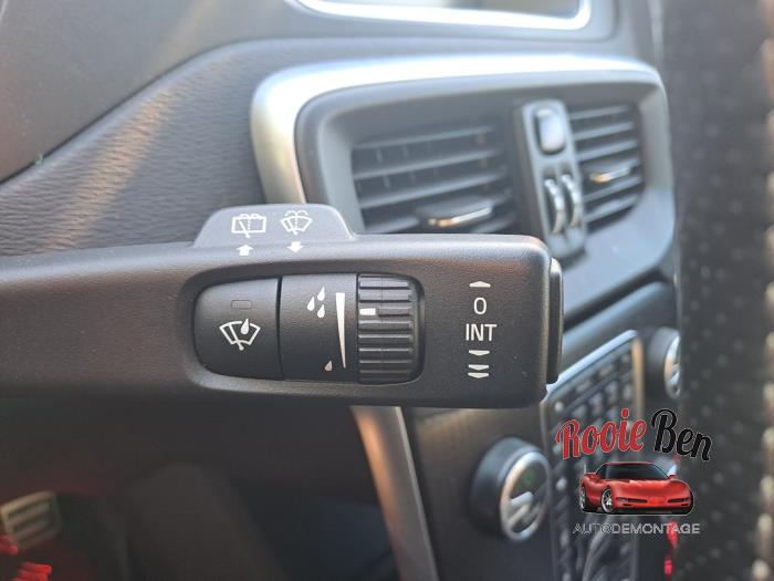 Volvo V40 2.0 D3 16V Sloopvoertuig (2018, Grijs)