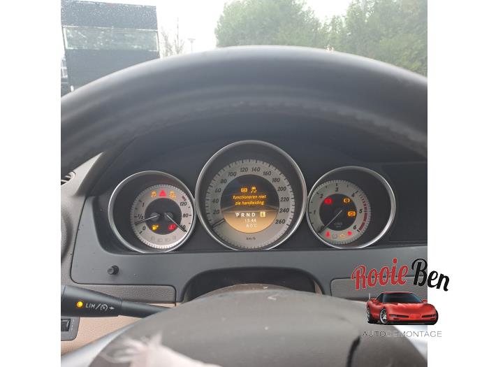 Mercedes C 2.2 C-180 CDI 16V BlueEFFICIENCY Skrotfordon (2011, BLAUW)