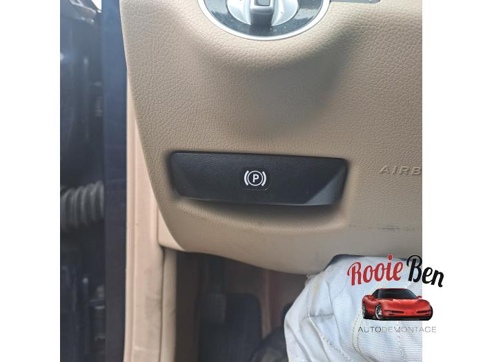 Mercedes C 2.2 C-180 CDI 16V BlueEFFICIENCY Skrotfordon (2011, BLAUW)