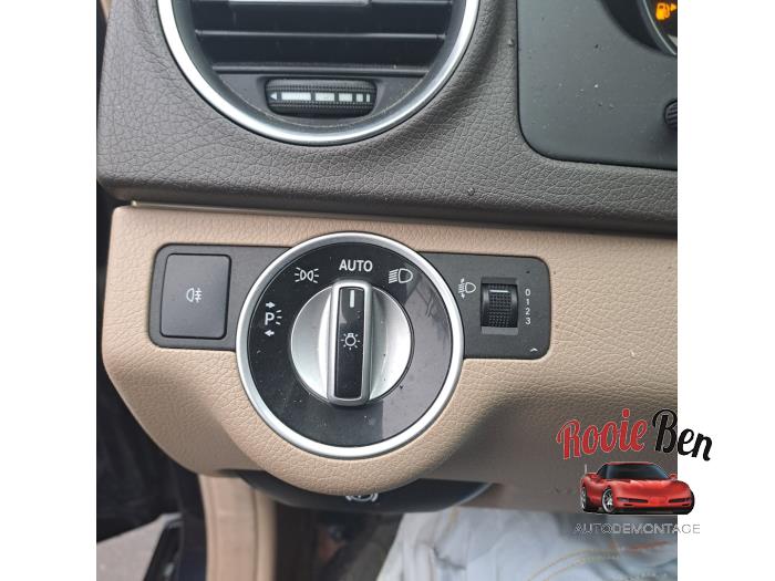 Mercedes C 2.2 C-180 CDI 16V BlueEFFICIENCY Skrotfordon (2011, BLAUW)