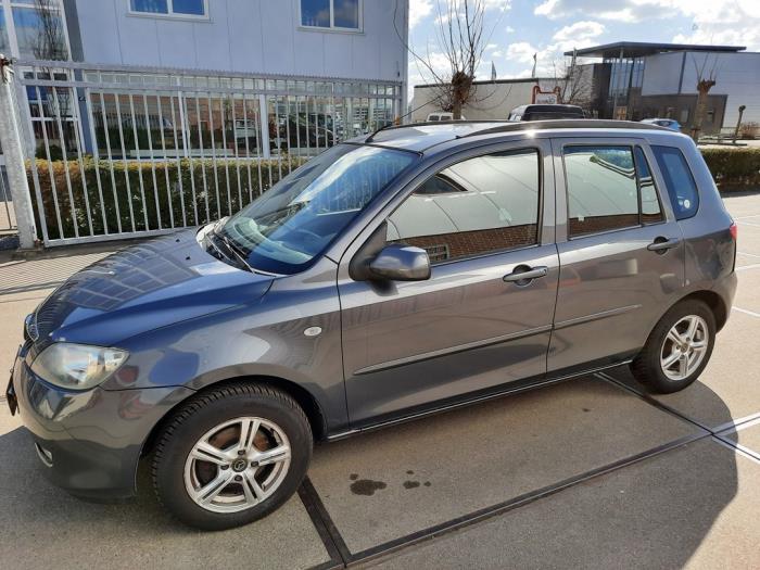 Mazda 2 1.4 16V Skrotfordon (2004, GRIJS)