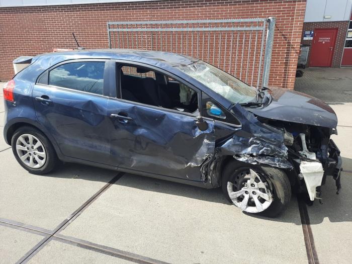 Kia Rio III 1.4 CRDi 16V Skrotfordon (2012, BLAUW)
