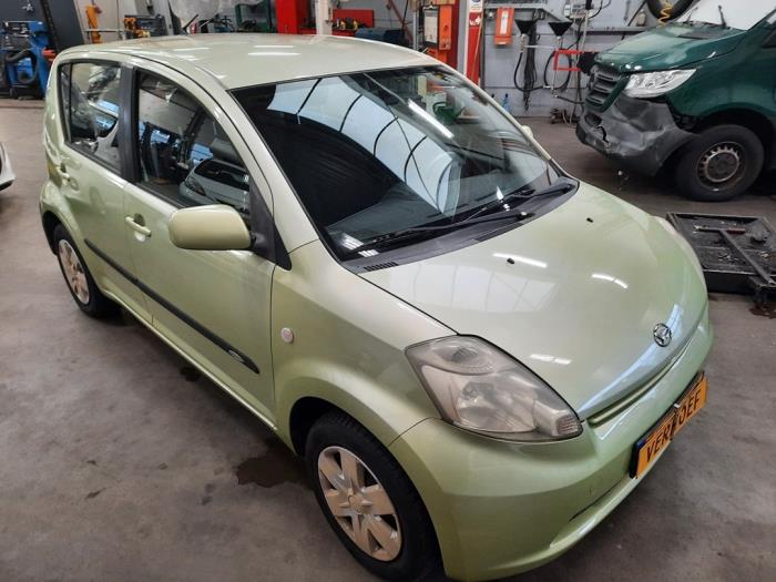 Daihatsu Sirion 2 1.0 12V DVVT Skrotfordon (2006, GROEN)
