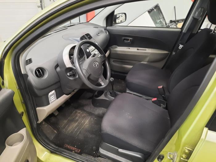 Daihatsu Sirion 2 1.0 12V DVVT Skrotfordon (2006, GROEN)