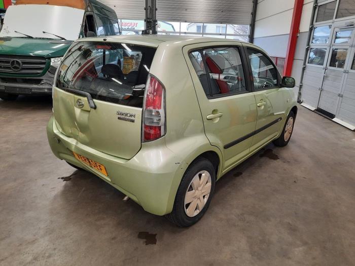 Daihatsu Sirion 2 1.0 12V DVVT Skrotfordon (2006, GROEN)