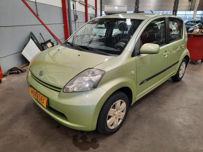 Daihatsu Sirion 2 1.0 12V DVVT Skrotfordon (2006, GROEN)