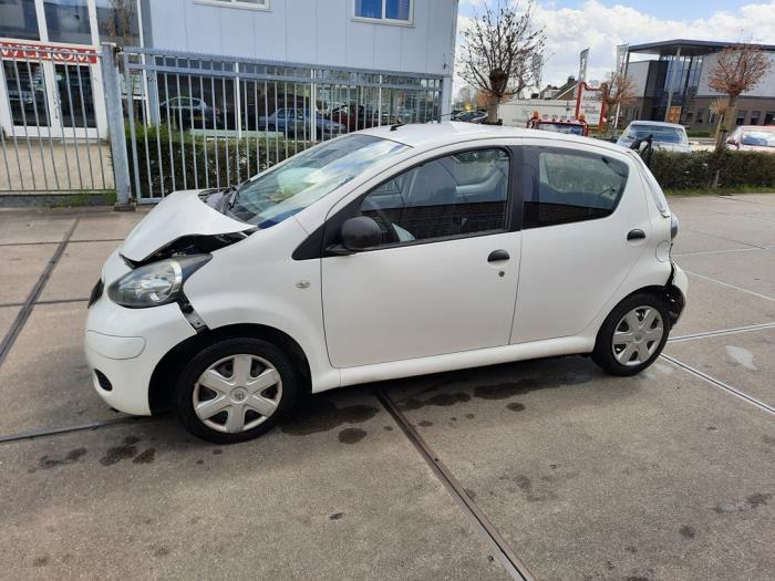 Toyota Aygo 1.0 12V VVT-i Sloopvoertuig (2010, Wit)