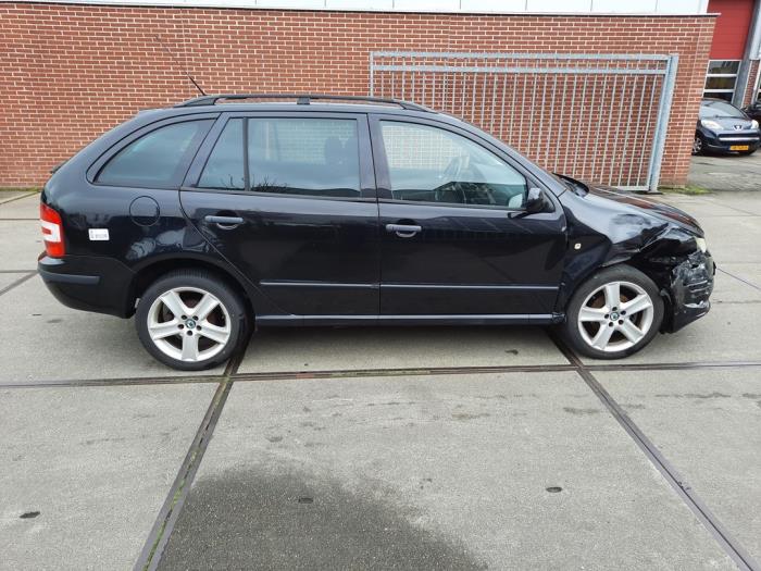Skoda Fabia 1.9 TDi Skrotfordon (2007, ZWART)