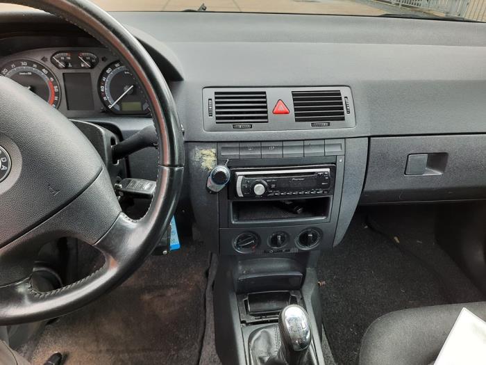 Skoda Fabia 1.9 TDi Skrotfordon (2007, ZWART)