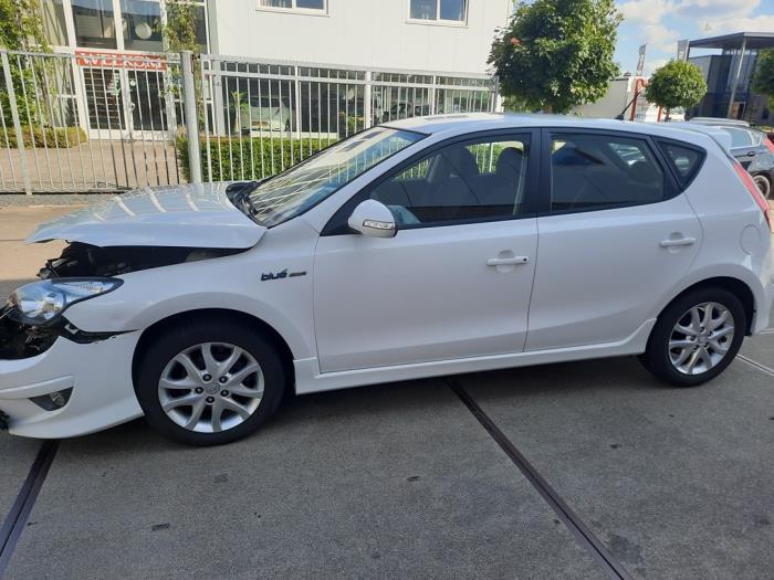 Hyundai i30 1.4 CVVT 16V Samochód złomowany (2012, Bialy)