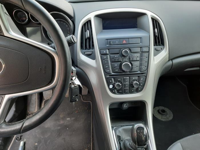 Opel Astra J 1.4 16V ecoFLEX Sloopvoertuig (2012, Zwart)