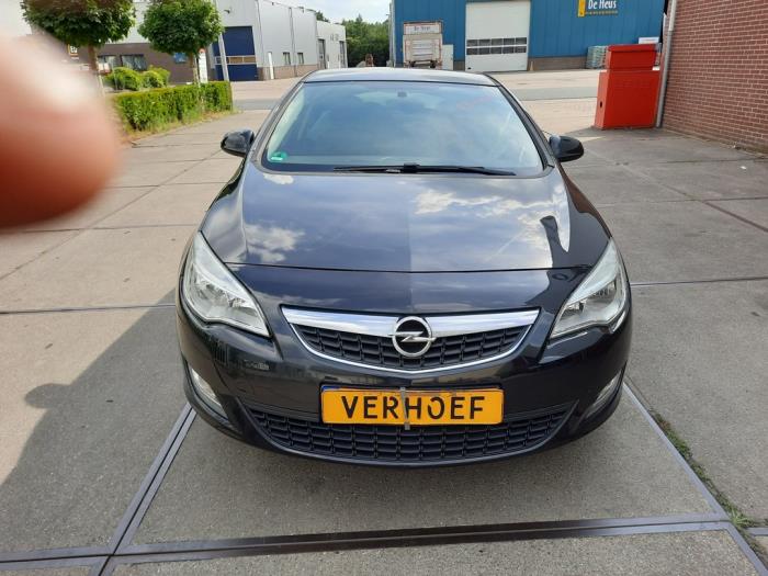 Opel Astra J 1.4 16V ecoFLEX Sloopvoertuig (2012, Zwart)