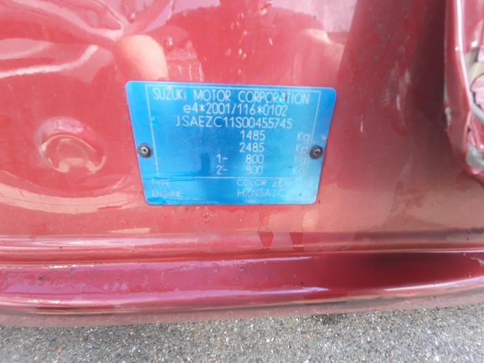 Suzuki Swift 1.3 VVT 16V Samochód złomowany (2008, Czerwony)