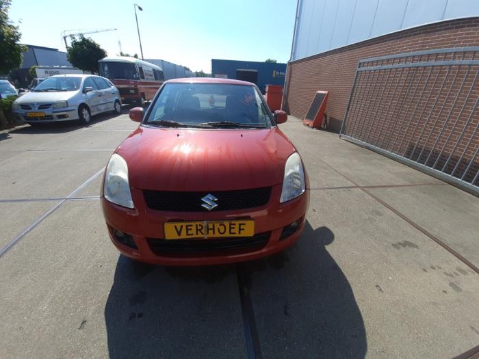 Suzuki Swift 1.3 VVT 16V Samochód złomowany (2008, Czerwony)