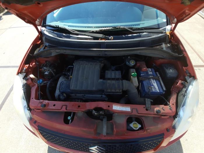 Suzuki Swift 1.3 VVT 16V Samochód złomowany (2008, Czerwony)