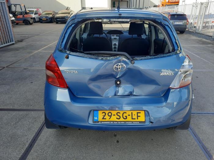 Toyota Yaris II 1.3 16V VVT-i Skrotfordon (2006, BLAUW)