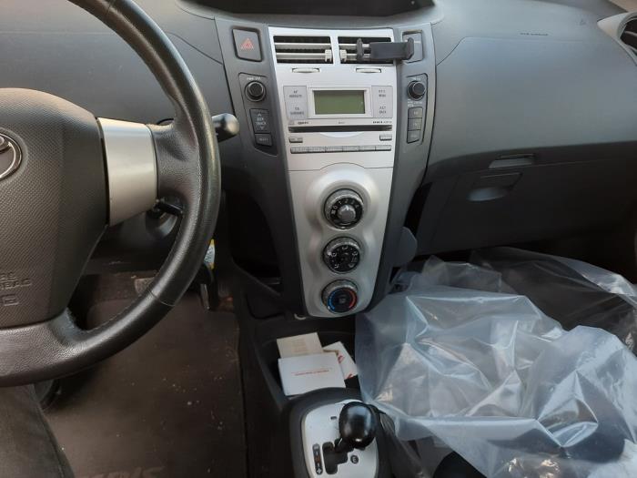 Toyota Yaris II 1.3 16V VVT-i Skrotfordon (2006, BLAUW)