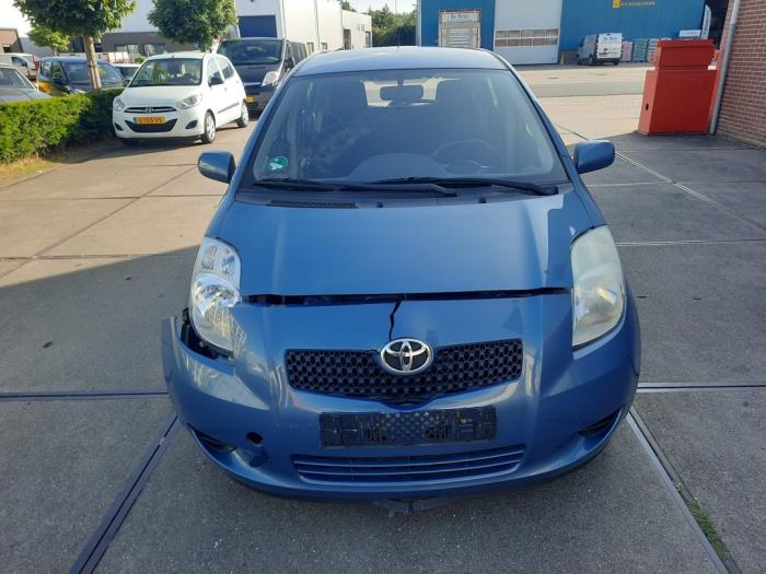 Toyota Yaris II 1.3 16V VVT-i Skrotfordon (2006, BLAUW)