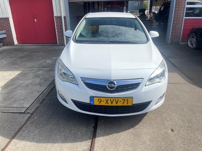 Opel Astra J 1.4 16V ecoFLEX Sloopvoertuig (2010, Wit)
