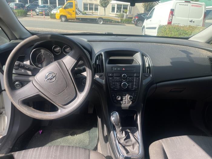 Opel Astra J 1.4 16V ecoFLEX Sloopvoertuig (2010, Wit)