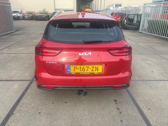 Kia Ceed Sportswagon 1.5 T-GDI 16V Schadevoertuig (2022, Rood)