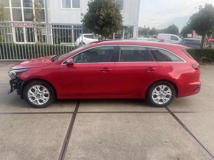Kia Ceed Sportswagon 1.5 T-GDI 16V Schadevoertuig (2022, Rood)