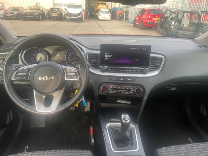 Kia Ceed Sportswagon 1.5 T-GDI 16V Schadevoertuig (2022, Rood)