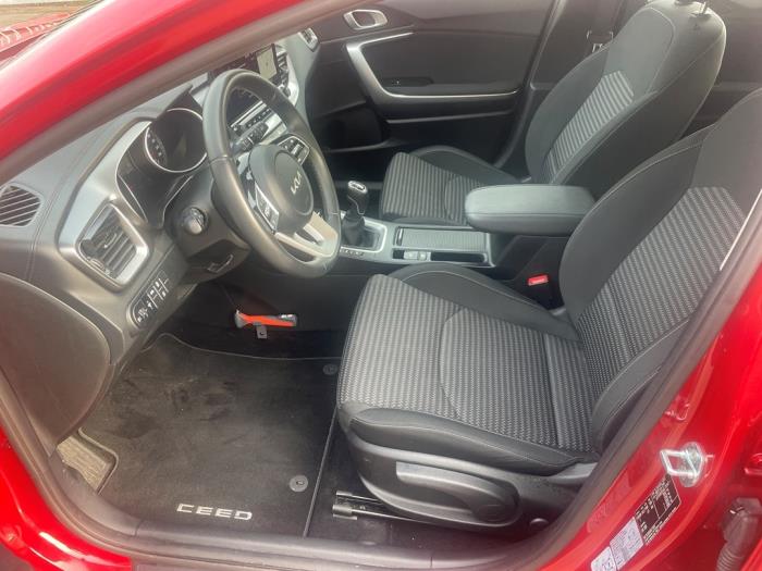 Kia Ceed Sportswagon 1.5 T-GDI 16V Schadevoertuig (2022, Rood)