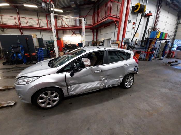 Ford Fiesta 6 1.25 16V Sloopvoertuig (2012, Zilvergrijs, Moondust)