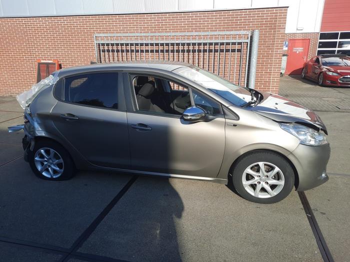 Peugeot 208 I 1.2 Vti 12V PureTech 82 Samochód złomowany (2015, Szary)