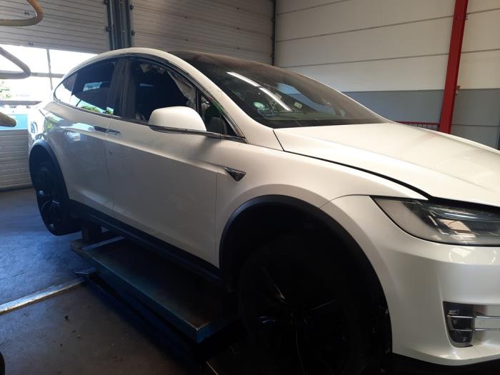 Tesla Model X 100X Sloopvoertuig (2018, Wit)
