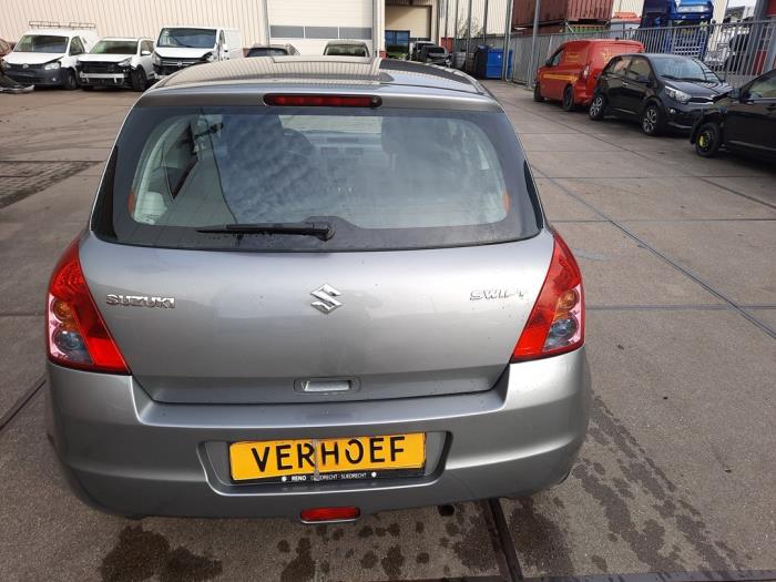 Suzuki Swift 1.3 VVT 16V Skrotfordon (2010, GRIJS)