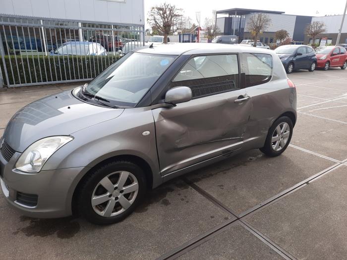 Suzuki Swift 1.3 VVT 16V Skrotfordon (2010, GRIJS)